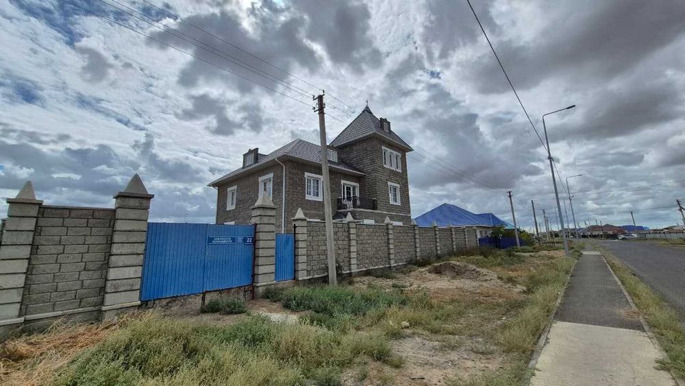 Прекрасный недострпоенный дом