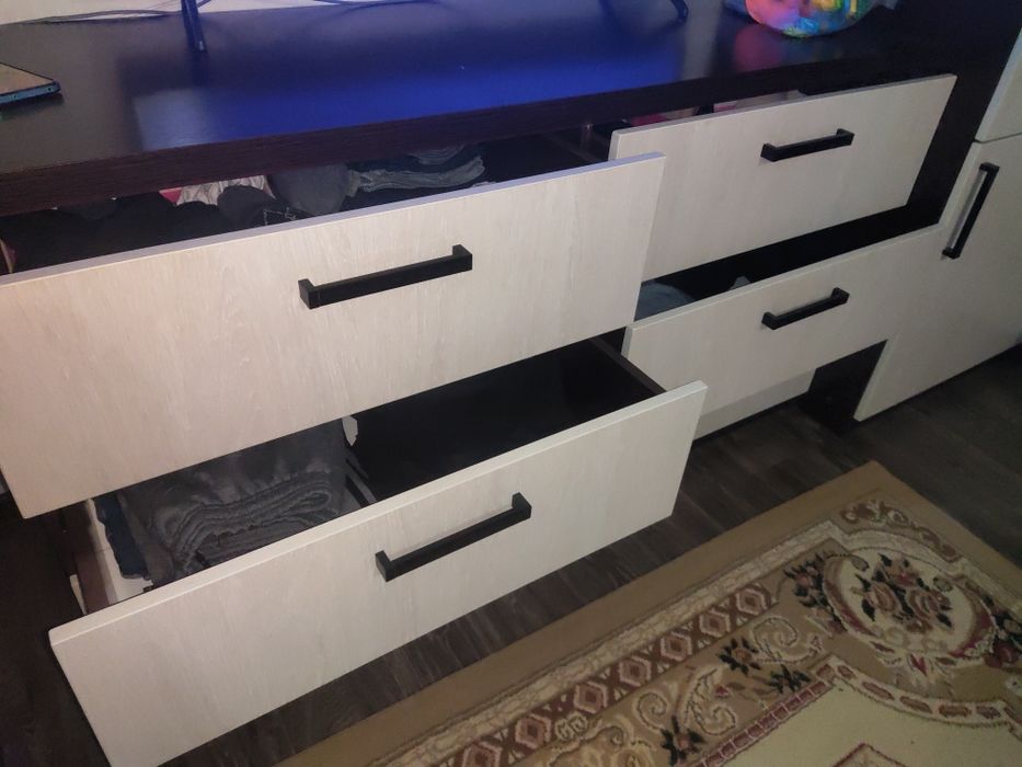 Продам новую стенку