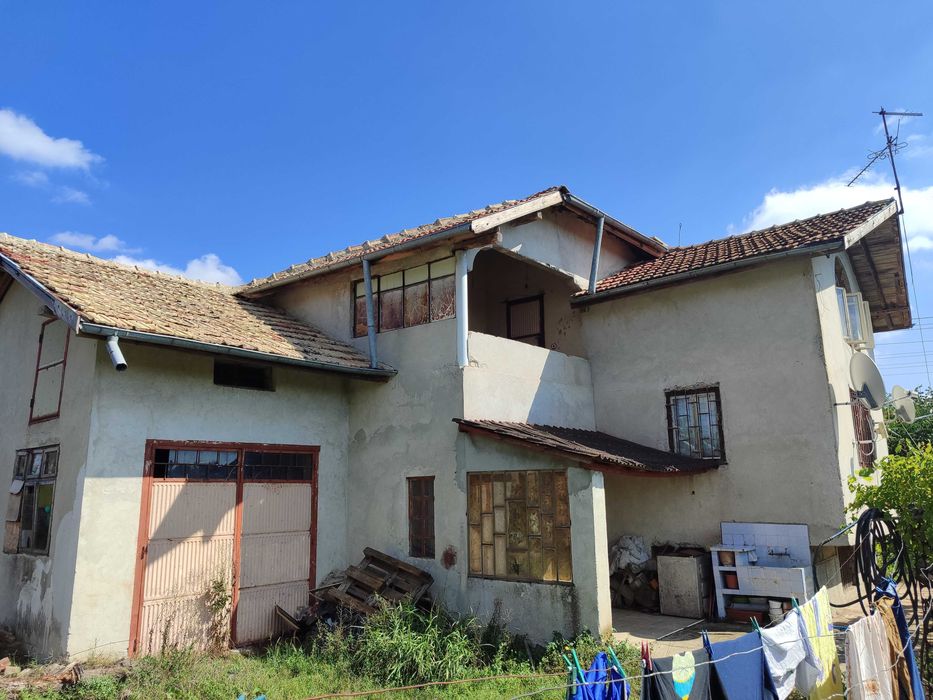 Двуетажна къща в Сливенци