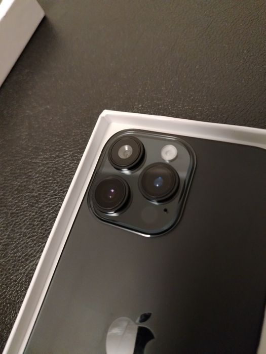 Продаю Айфон 16 про макс