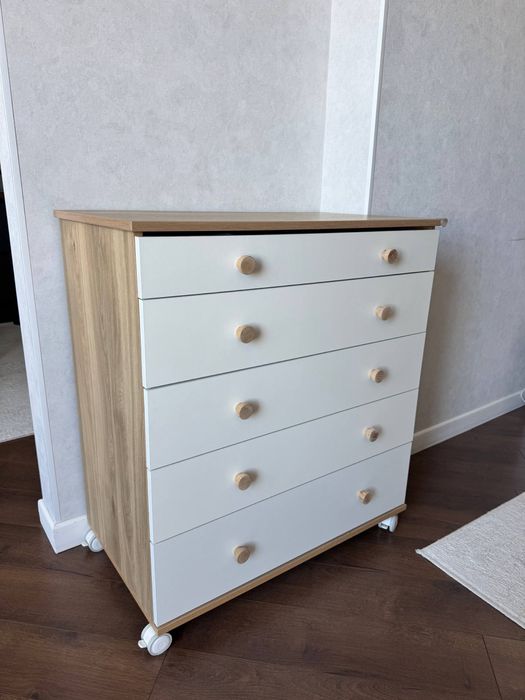 Продаю пеленальный столик.