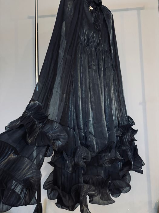 Изключителна рокля с волани официална