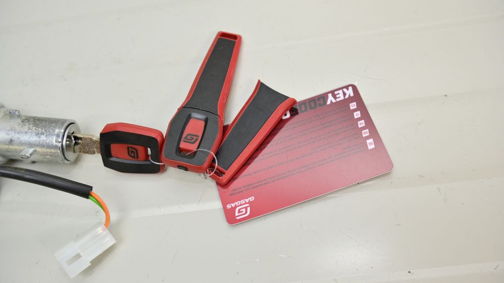 Set chei contact cu buson rezervor pentru GasGas ES/SM 700 2020–2024