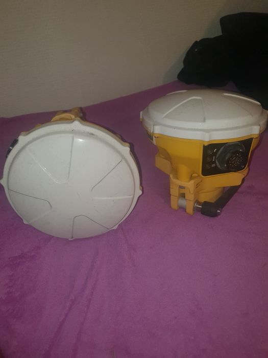 Set Ghidaj Utilaje Trimble: 2 Antene Smart GNSS MS975 + Display TD520W