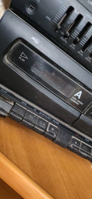 Двухкассетный магнитофон рабочий