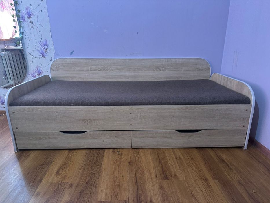 Продам кровати , матрасы и шкаф