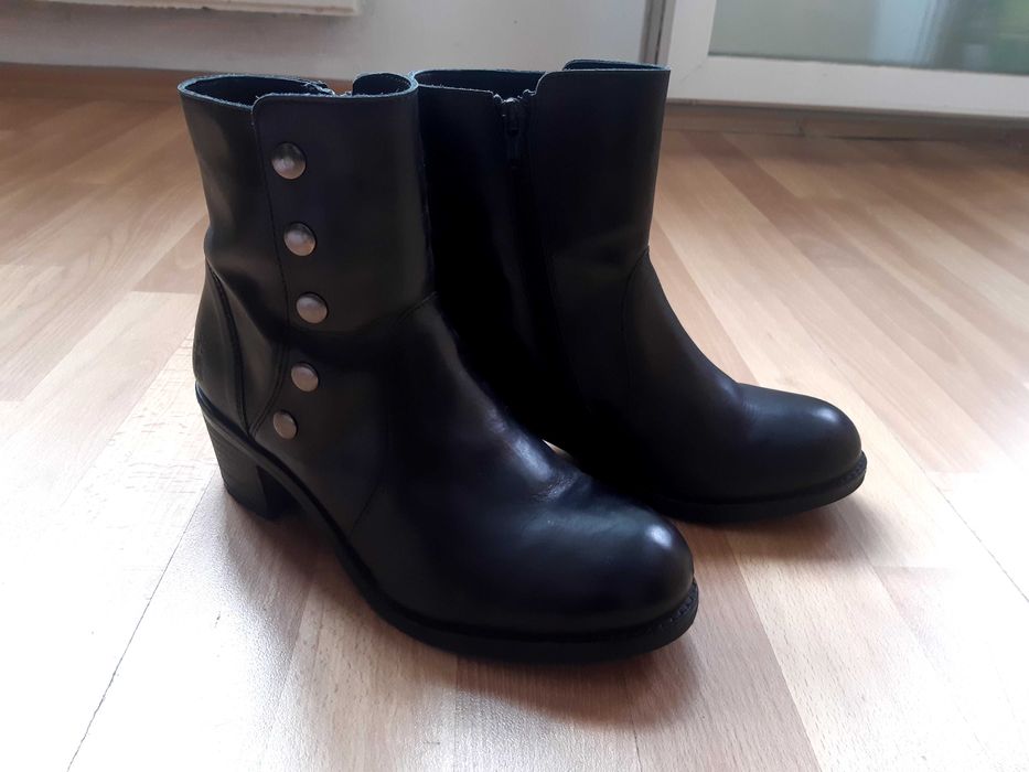 Кожени дамски боти Fly London