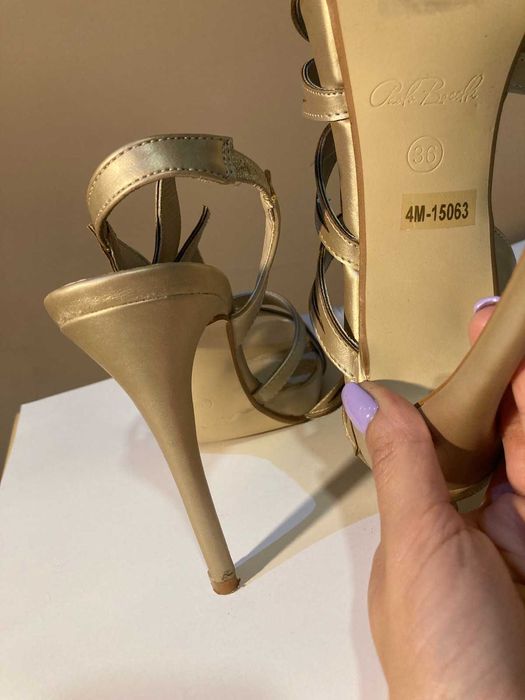 Елегантни дамски сандали висок ток