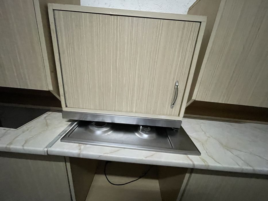 Vand mobila de bucatarie