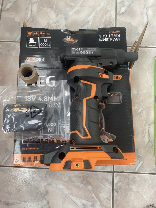 PISTOL de nituri AEG compact de 18V 4,8 MM