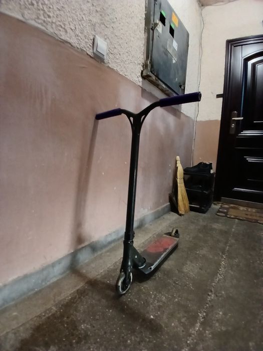 ПРОДАВА СЕ !!! Тротинетка Bloody mary v2 black