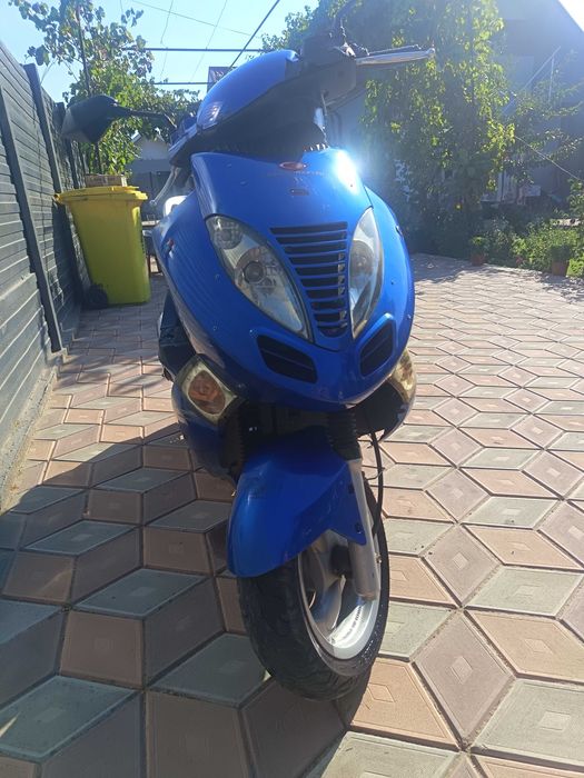 Vând 2 Scutere Kymco Agiliti 125cc și un Kymco Bet-win de 150cc