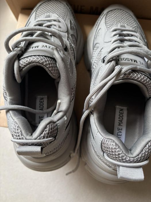 Нови сникърси Steve Madden