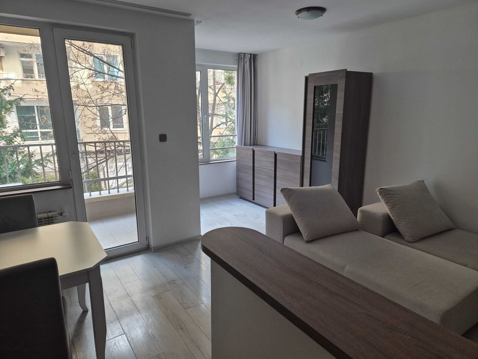 Дава се под наем Двустаен апартамент в София, Хладилника - 65 кв.м за 648.21 € - Снимка #3