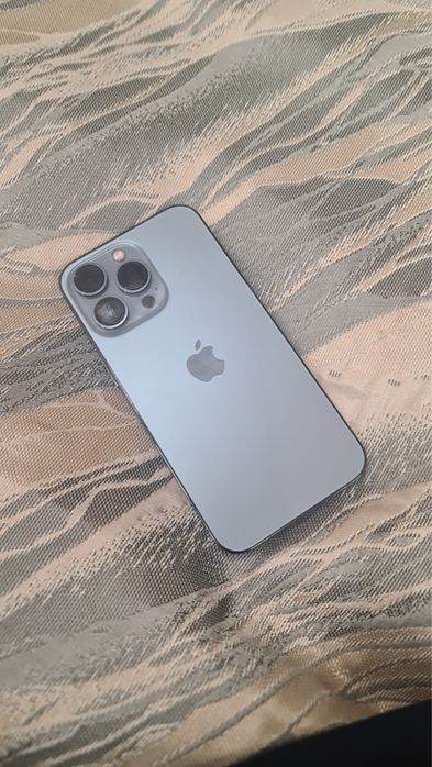 Iphone 13 pro,в ярко голубов цвете