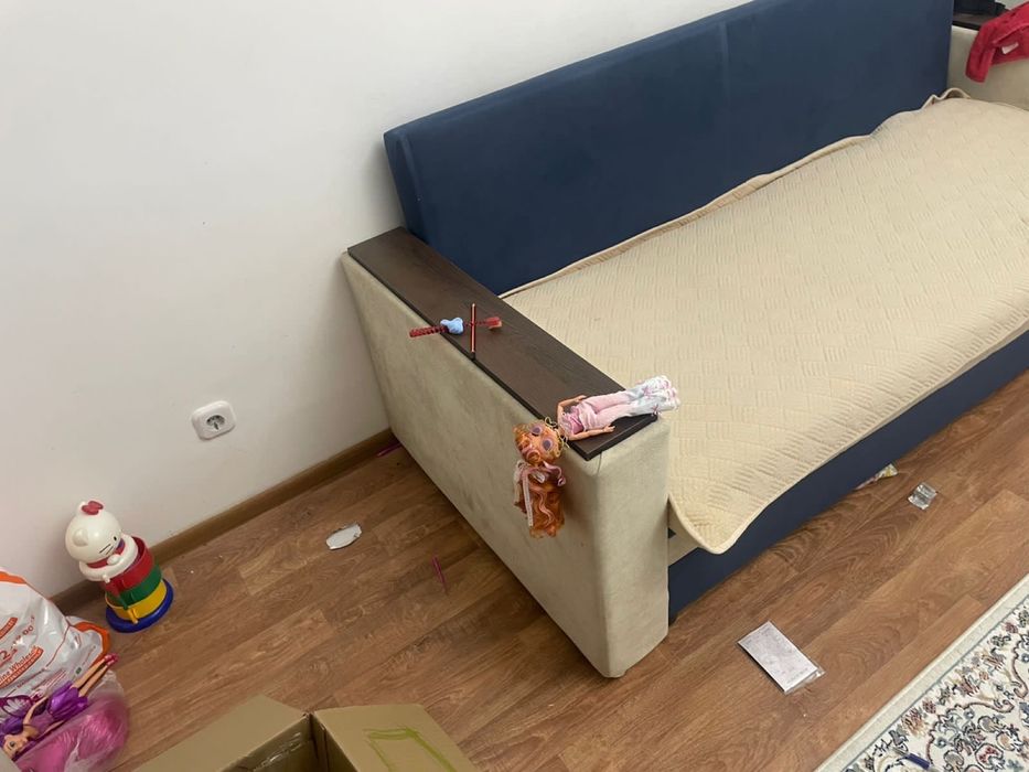 Продам диван с подушками