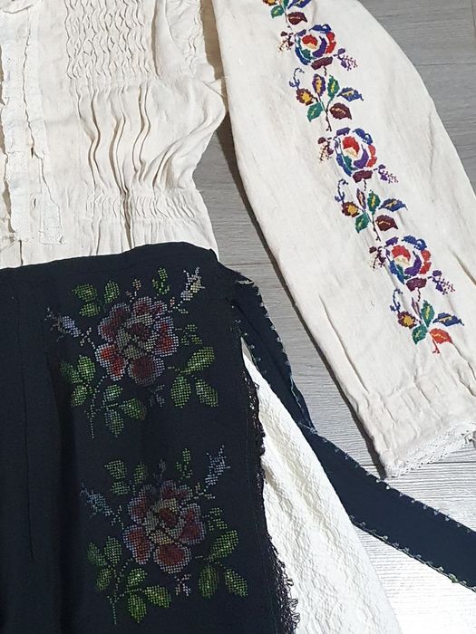 Costume populare vechi, autentic  - mărimea M-L