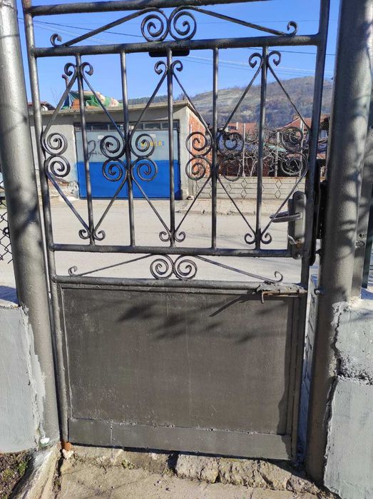 Порта за двор-желязна