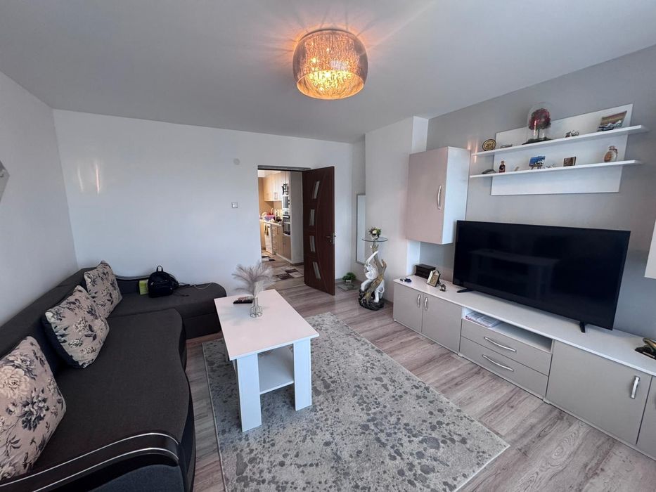 Apartament cu 4 camere decomandat