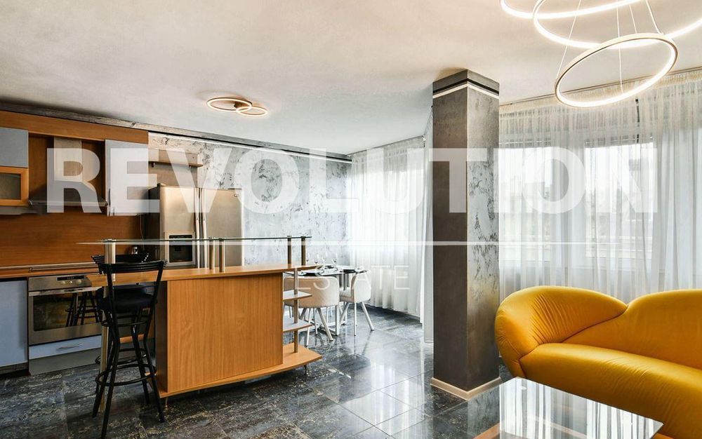 Дава се под наем Многостаен апартамент в Варна, Център - 180 кв.м за 1296.42 € - Снимка #1