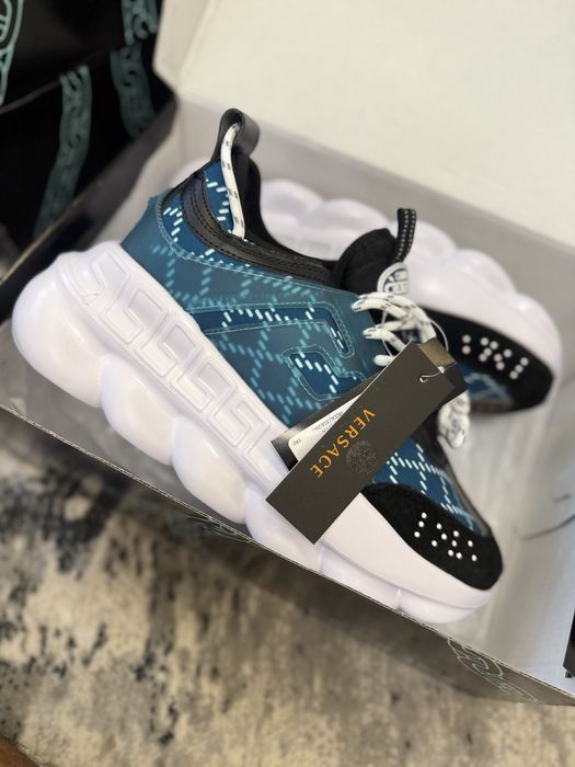 Versace chain reaction