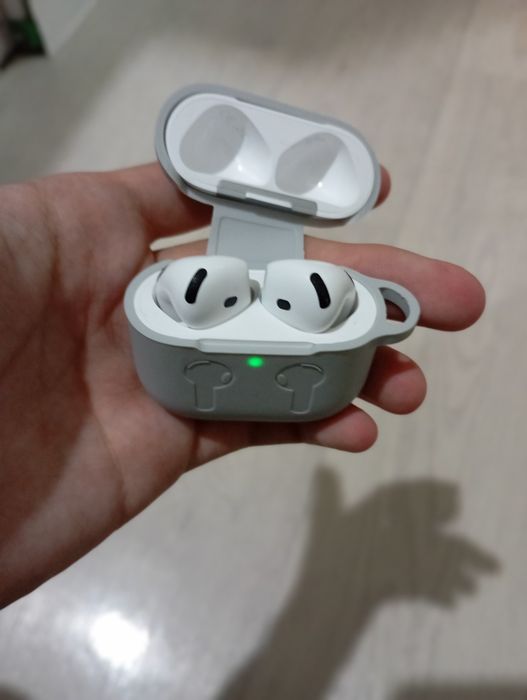 Бу Наушники AirPods4