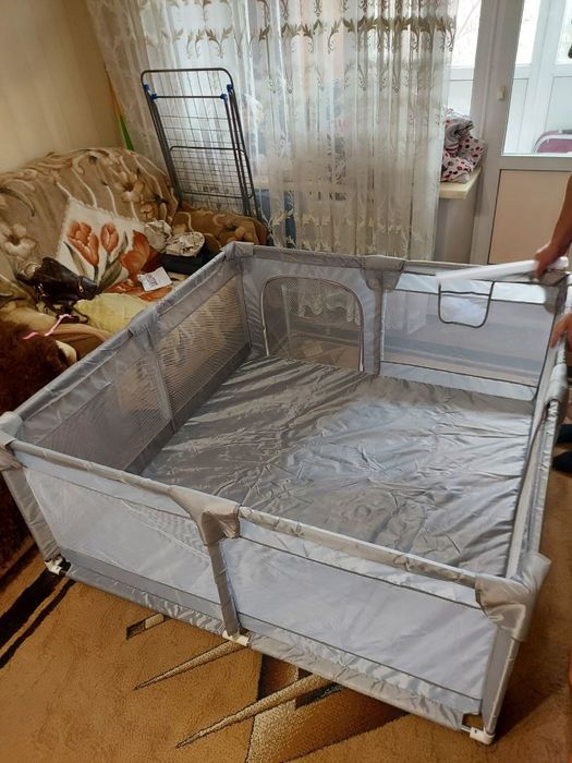 Продам манеж игровой.