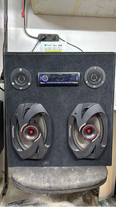 Динамик и магнитола