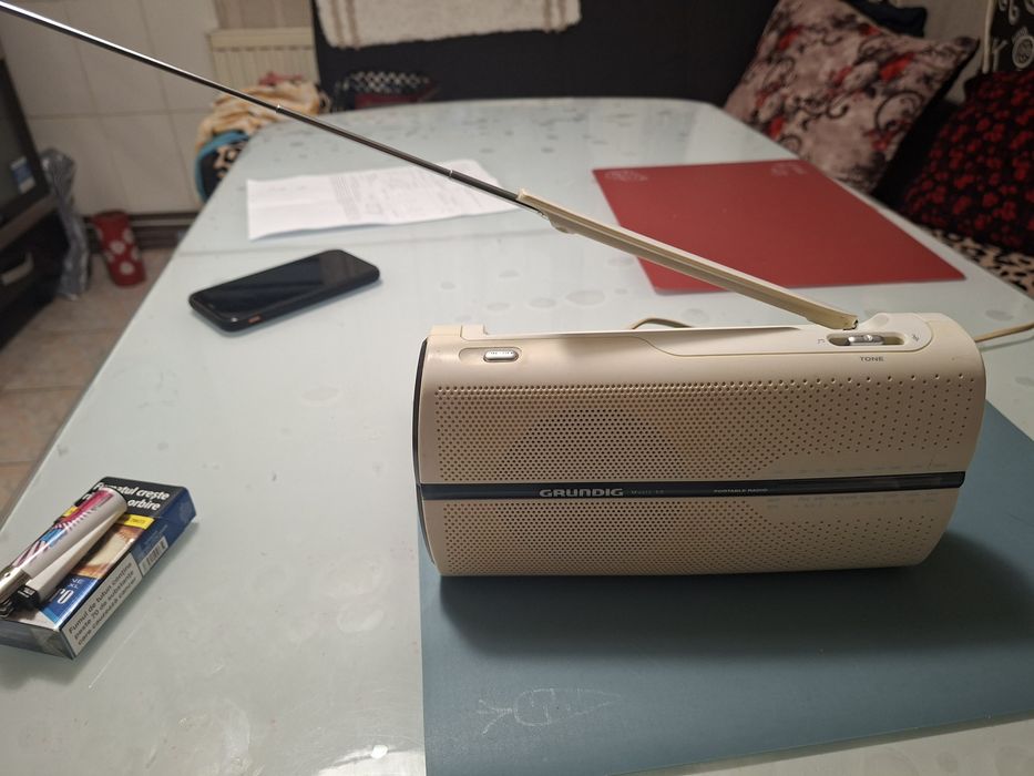 Radio mic Grundig, scala radio cu 3 benzi, inclusiv Antena Satelor, sunet puternic
