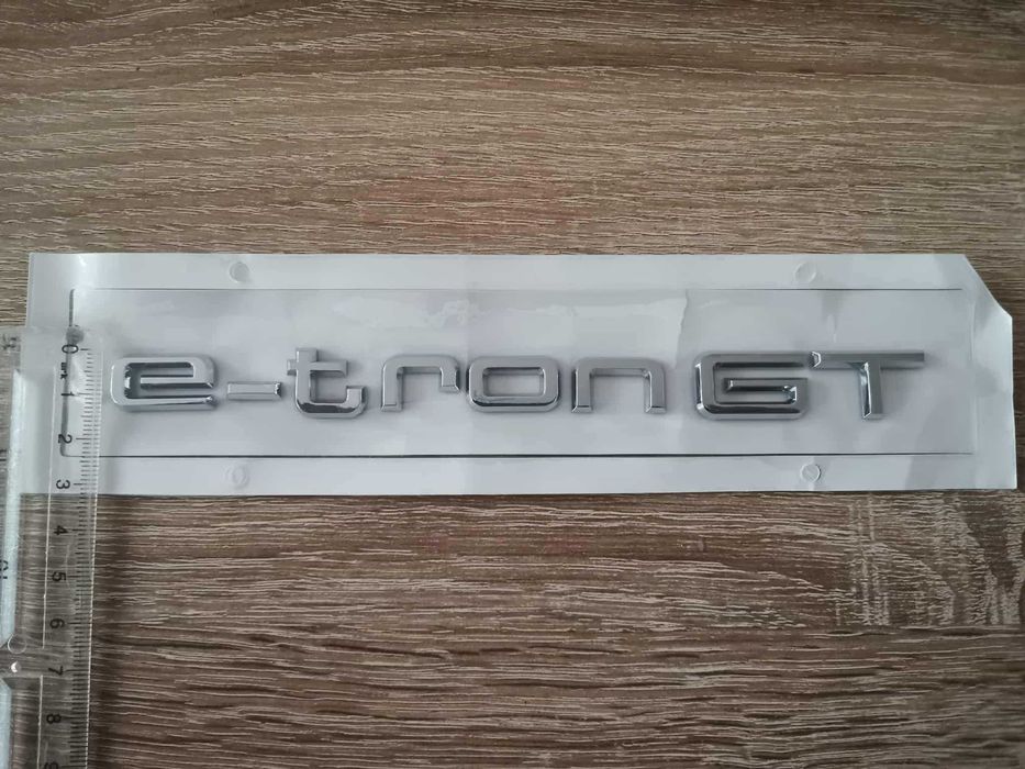 Audi e-tron GT сребрист гланц емблема