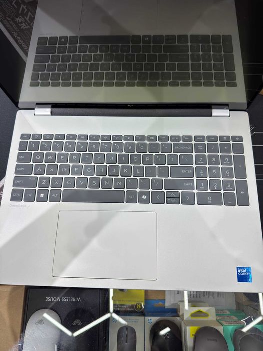[CREF] HP OmniBook 7 Intel Core  9 270H 32/1 tb 16.0 2K OLED Sensorli