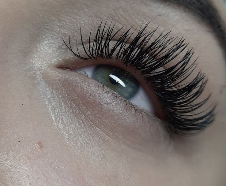 Наращивание ресниц от 4.000 тенге.