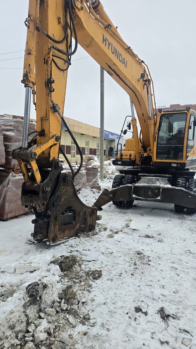 Экскаватор с вибропогружателем