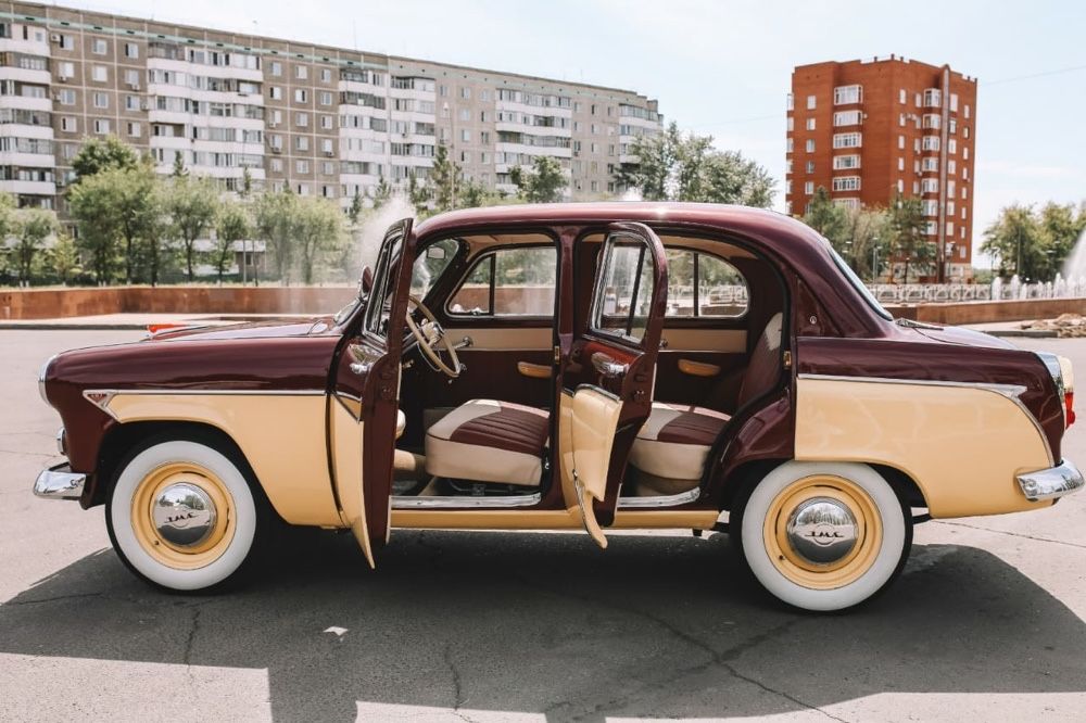 Ретро автомобиль Москвич-407