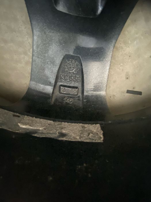 Продам 2 литых диска