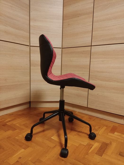 Атрактивен  стол с тапицерия