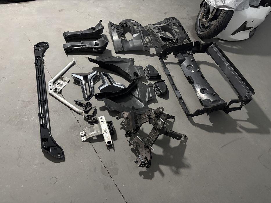 BMW G20 Volan Piese Trager Grile si interior bara fata, Incuietori capota
