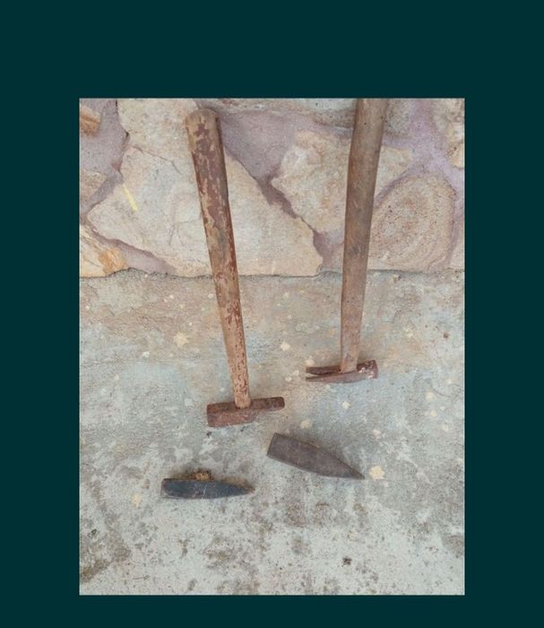 Стари инструменти - чукуве, клещи, пили,скоби, секачи, мрамор...