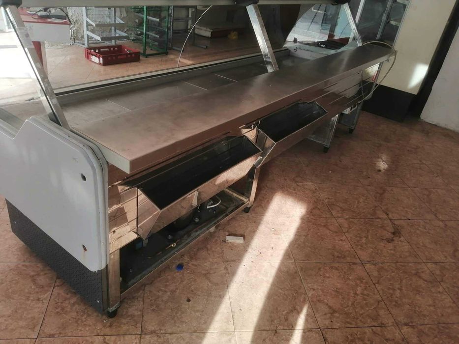 Хладилна витрина