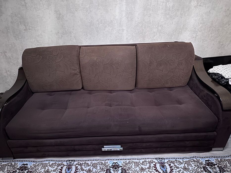 Продам раздвижной диван в зал