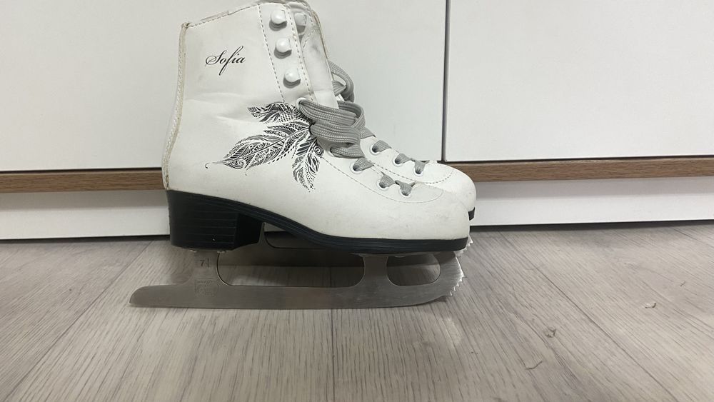 Продам коньки для девочек