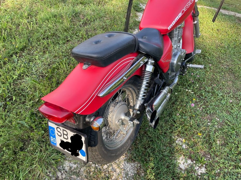 Suzuki Marauder 250 – Cruiser elegant, economicos și ușor de manevrat!