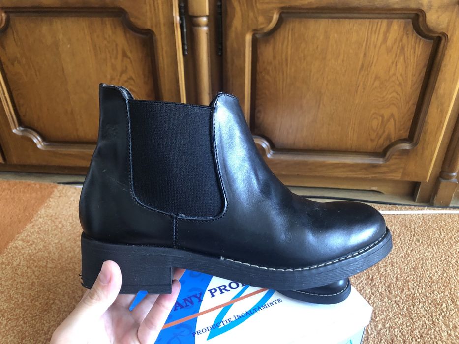 NOU Ghete negre din piele naturală, mărimea 38.
