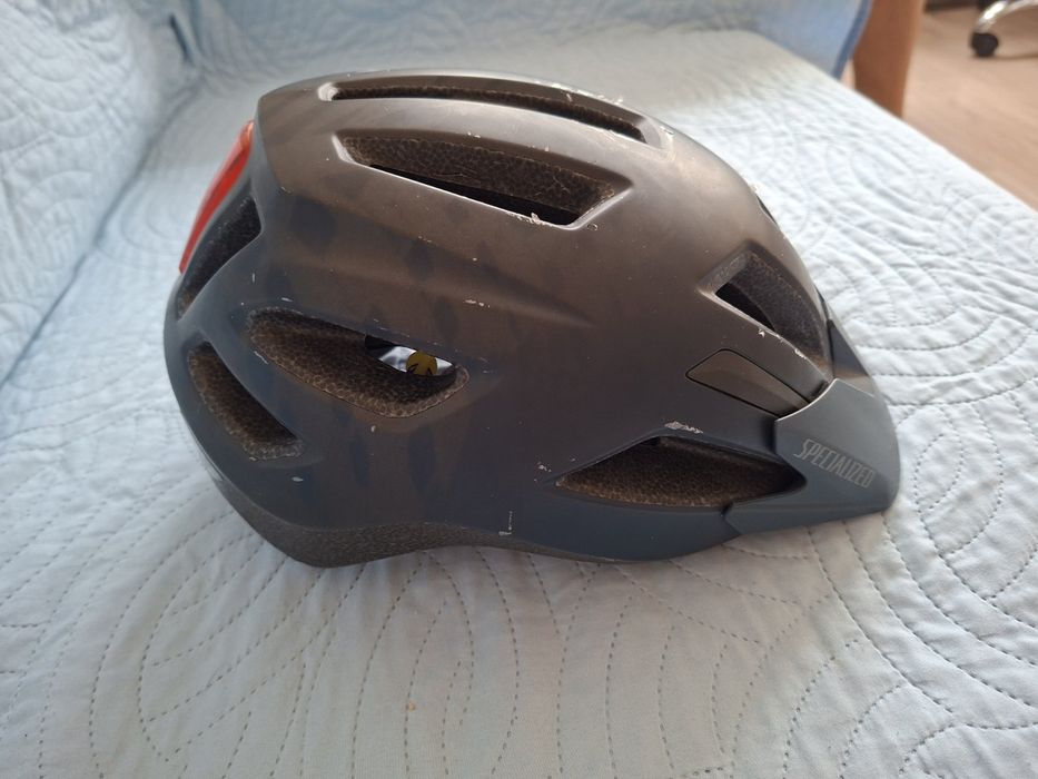 Продавам каска specialized shuffle LED SB MIPS SMK