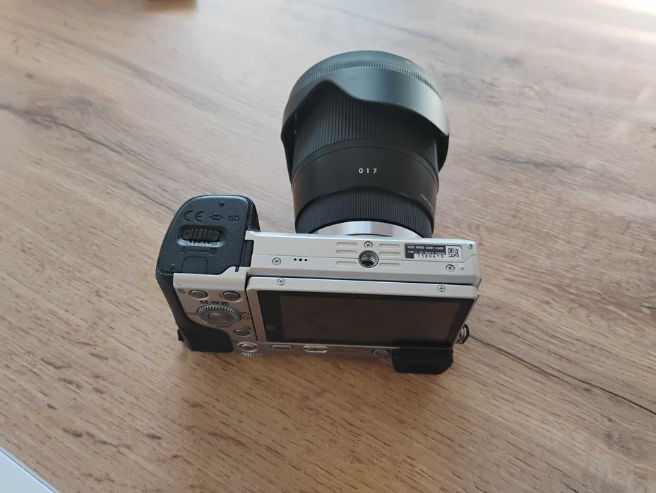 Sony a6000 + Sigma 16mm f1.4 камера и обектив