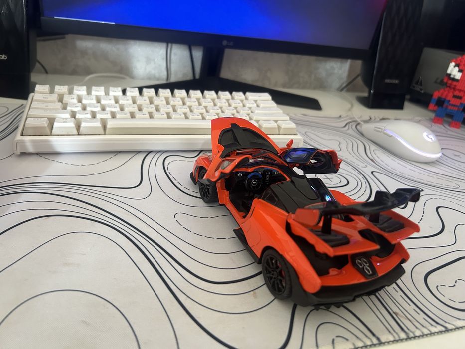 Игрушечная машинка металическая