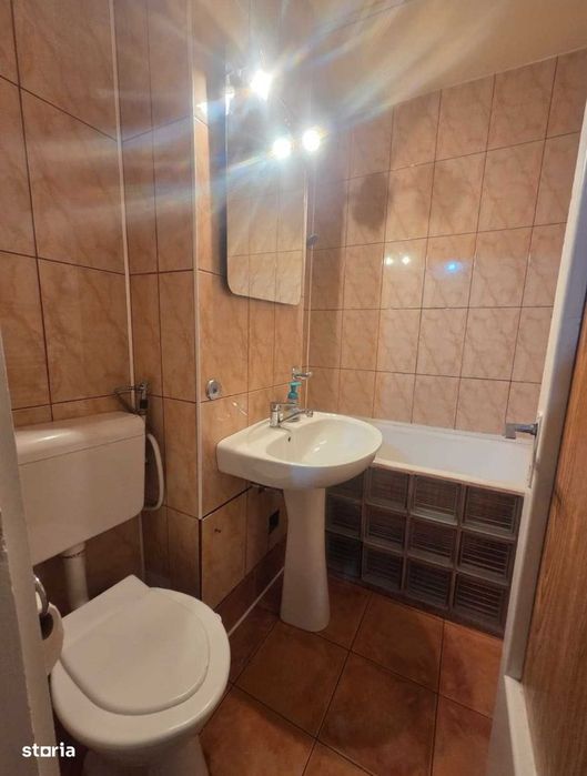 Apartament cu 2 camere decomandate, etaj intermediar