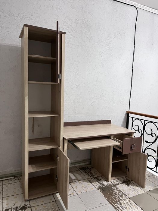 Шкаф и рабочий стол