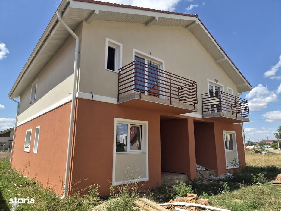 Casă Tip Duplex în Giroc – Confort, calitate și curte generoasă