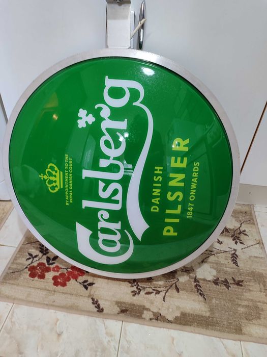 Светеща реклама в зелен цвят